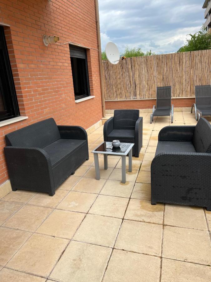 En Con Amplia Y Soleada Terraza